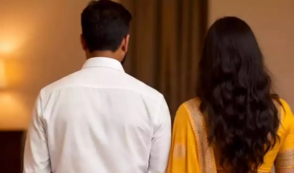बला की खूबसूरत महिला का गंदा कारनामा। चेहरे की मासूमियत में ऐसा फंसा युवक की हर तरफ हो रही चर्चा