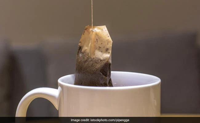बची हुई चाय पत्ती को डस्टबिन में फेंकने की गलती न करें! इन 5 तरीकों से करें इस्तेमाल, बचेंगे खूब पैसे बची हुई चाय पत्ती को डस्टबिन में फेंकने की गलती न करें! इन 5 तरीकों से करें इस्तेमाल, बचेंगे खूब पैसे