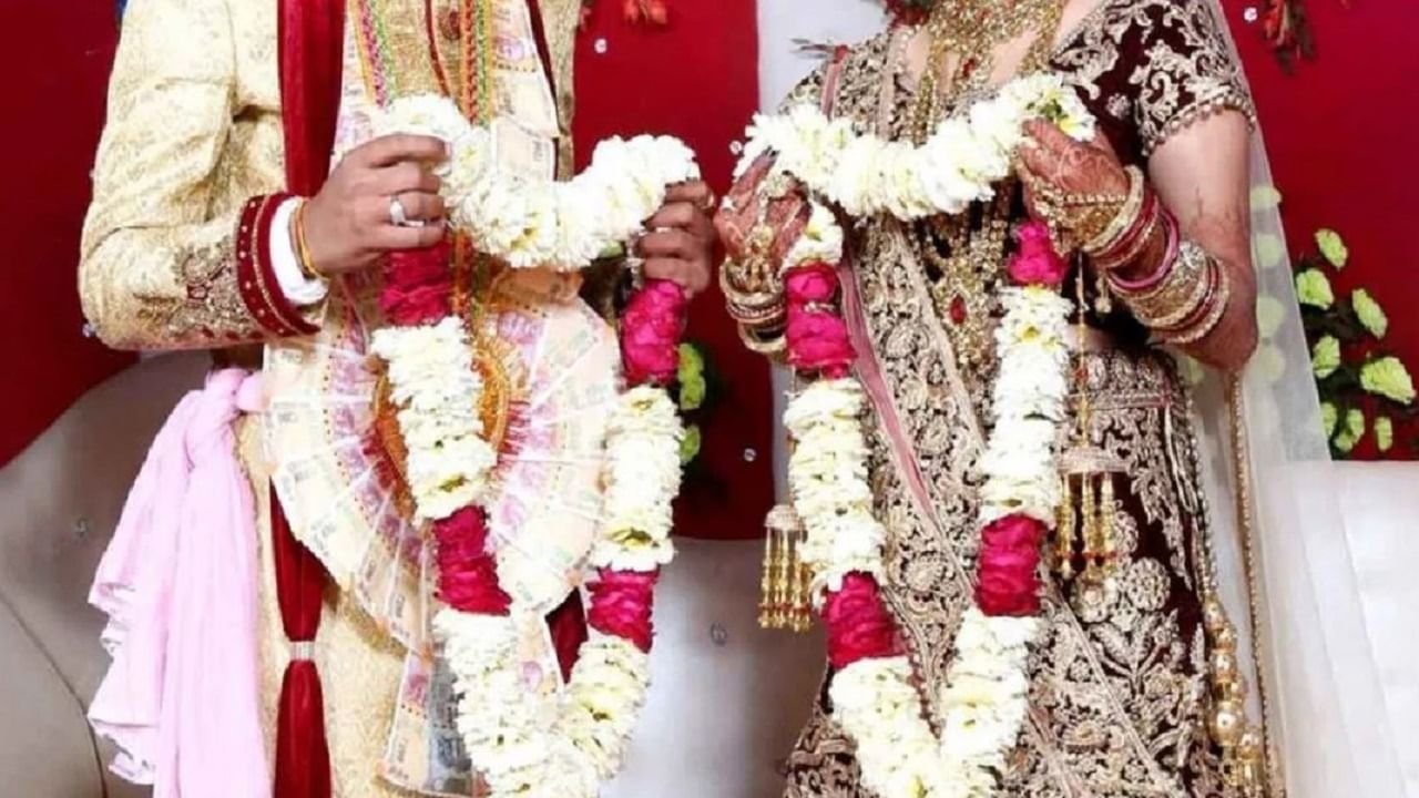 चोर-चोर कहकर जिसे पीटा फिर अगले दिन उसी को बना लिया दामाद… आधी रात को ऐसा क्या हो गया
