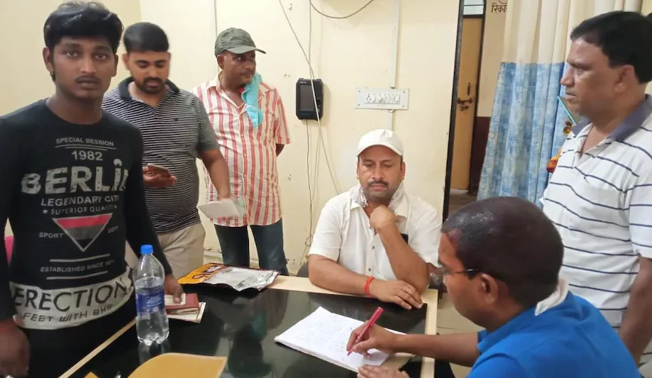 मां का मंगलसूत्र बेचकर पिता के ऑटो का चालान भरने आया बेटा फिर RTO ने जो किया बन गया मिसाल