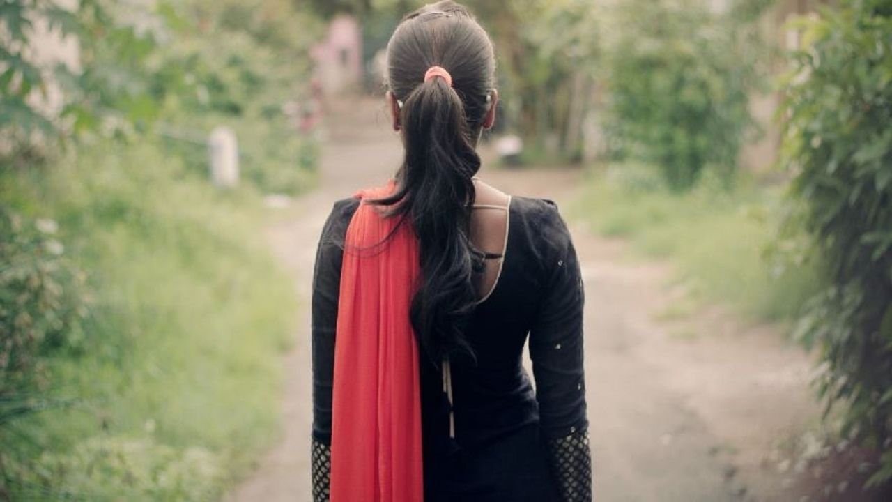 अकेले में बैठा था कपल, पीछे से आए दो लड़के… देखते ही बॉयफ्रेंड तो भाग गया, गर्लफ्रेंड का हो गया गैंगरेप