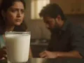 नयी नवेली पत्नी ने बोला- “रुको मैं आ रही हूँ”, फिर रसोई से लाई लस्सी… पीते ही पति का बदला मूड. अगली सुबह सामने आया ऐसा सच जिसने पूरे घर को हिला दिया