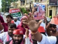 चुनाव नजदीक आते ही SP नेताओं की बढ़ जाती है गुंडागर्दी… अखिलेश की पार्टी पर भड़के BJP सांसद बृज लाल