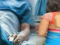 Girlfriend के साथ युवक बना रहा था शारीरिक संबंध, तभी आ गई सहेली, उसने भी संबंध बनाने के लिए बनाया दबाव, मना करने पर दांत से काटा Private Part !